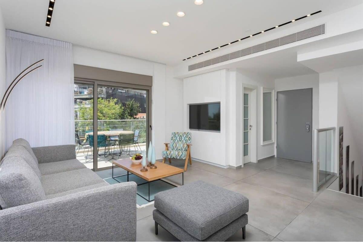 Apartment 3br Duplex With Stunning Outdoors By Holyguest Tel Aviv